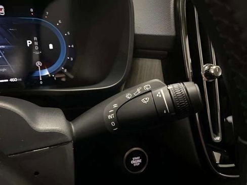 Used 2025 Volvo XC40 B5 Plus image 40