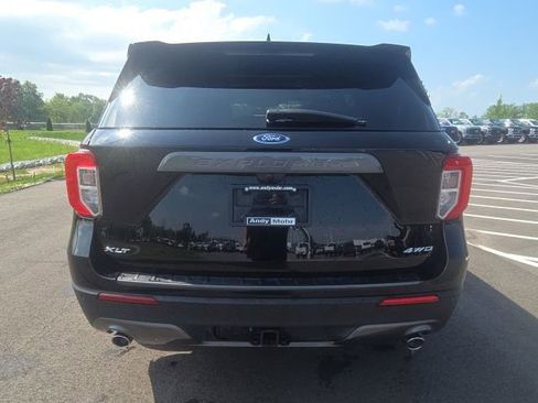 Used 2024 Ford Explorer XLT w/ Equipment Group 202A AWD/4WD image 9