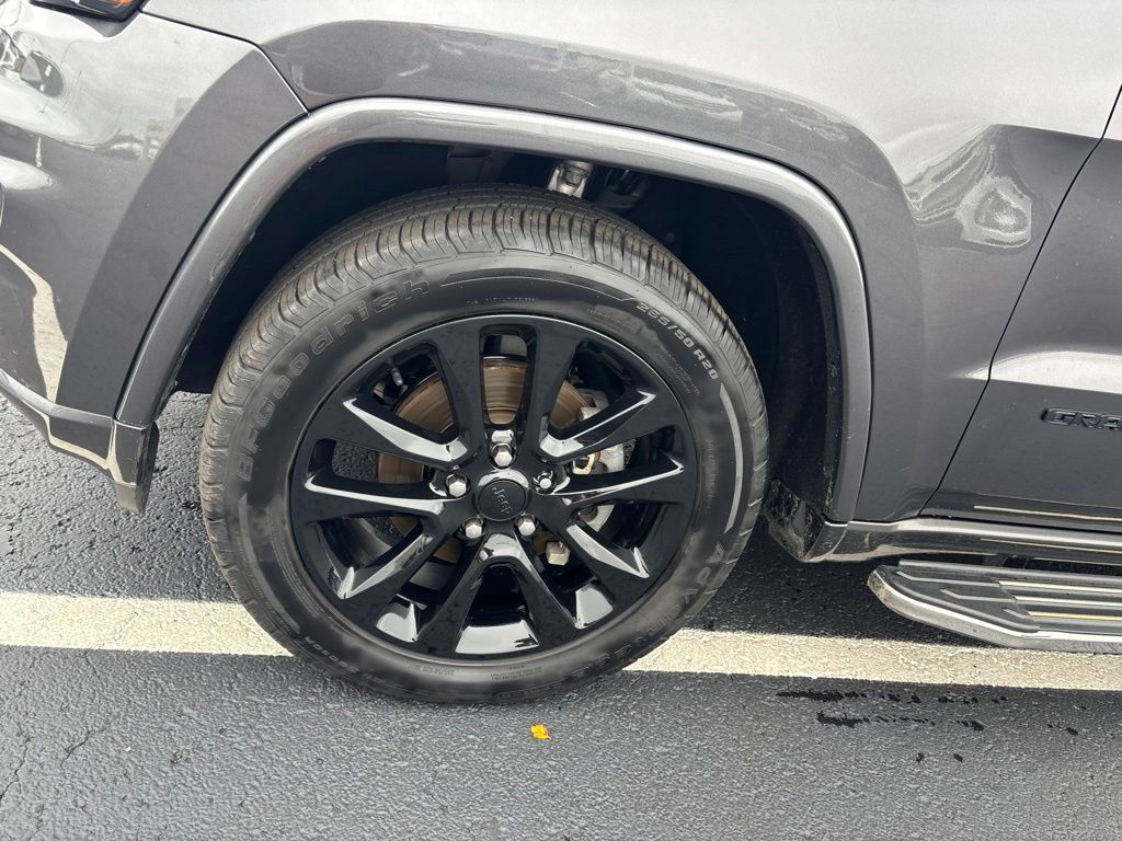 Used 2018 Jeep Grand Cherokee Altitude AWD/4WD image 9