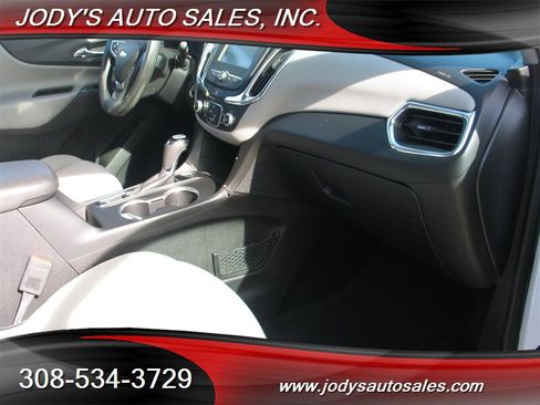Used 2018 Chevrolet Equinox LS image 19