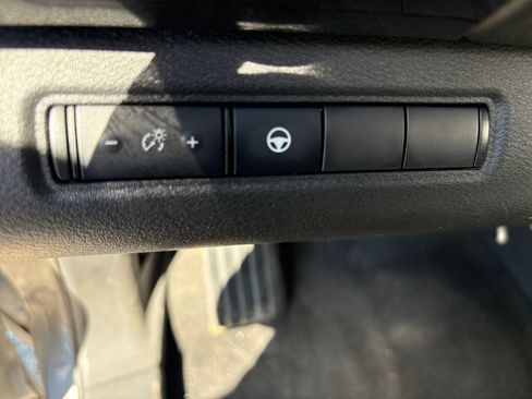 Used 2022 Nissan Pathfinder SV FWD image 17