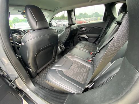 Used 2022 Jeep Cherokee Latitude AWD/4WD image 25