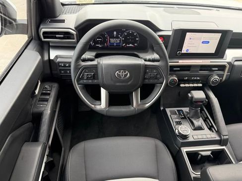 Used 2025 Toyota Tacoma TRD Off-Road image 28