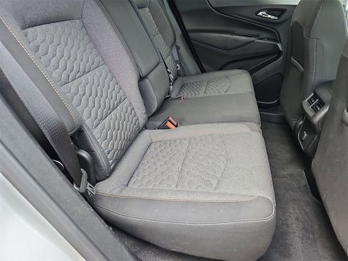 Used 2018 Chevrolet Equinox LT image 18