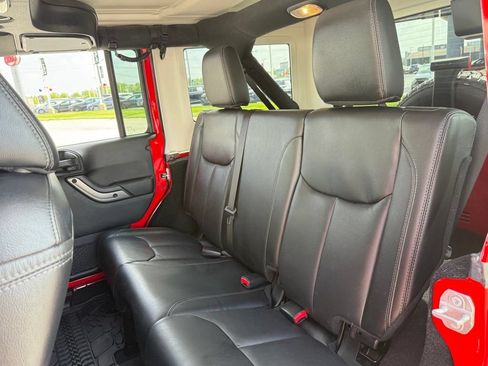 Used 2018 Jeep Wrangler Unlimited Sahara AWD/4WD image 23