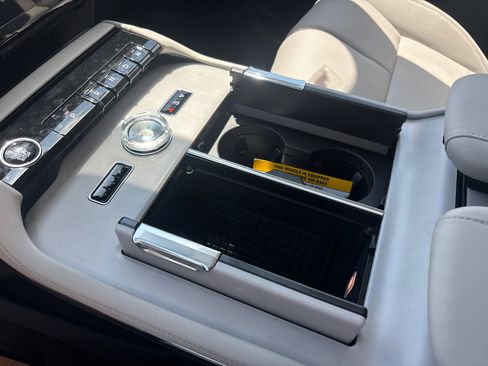 New 2026 Lincoln Navigator Premiere AWD/4WD image 24