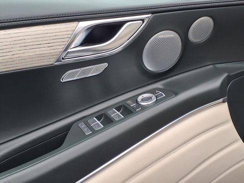 Used 2025 Genesis GV80 3.5T Prestige image 4