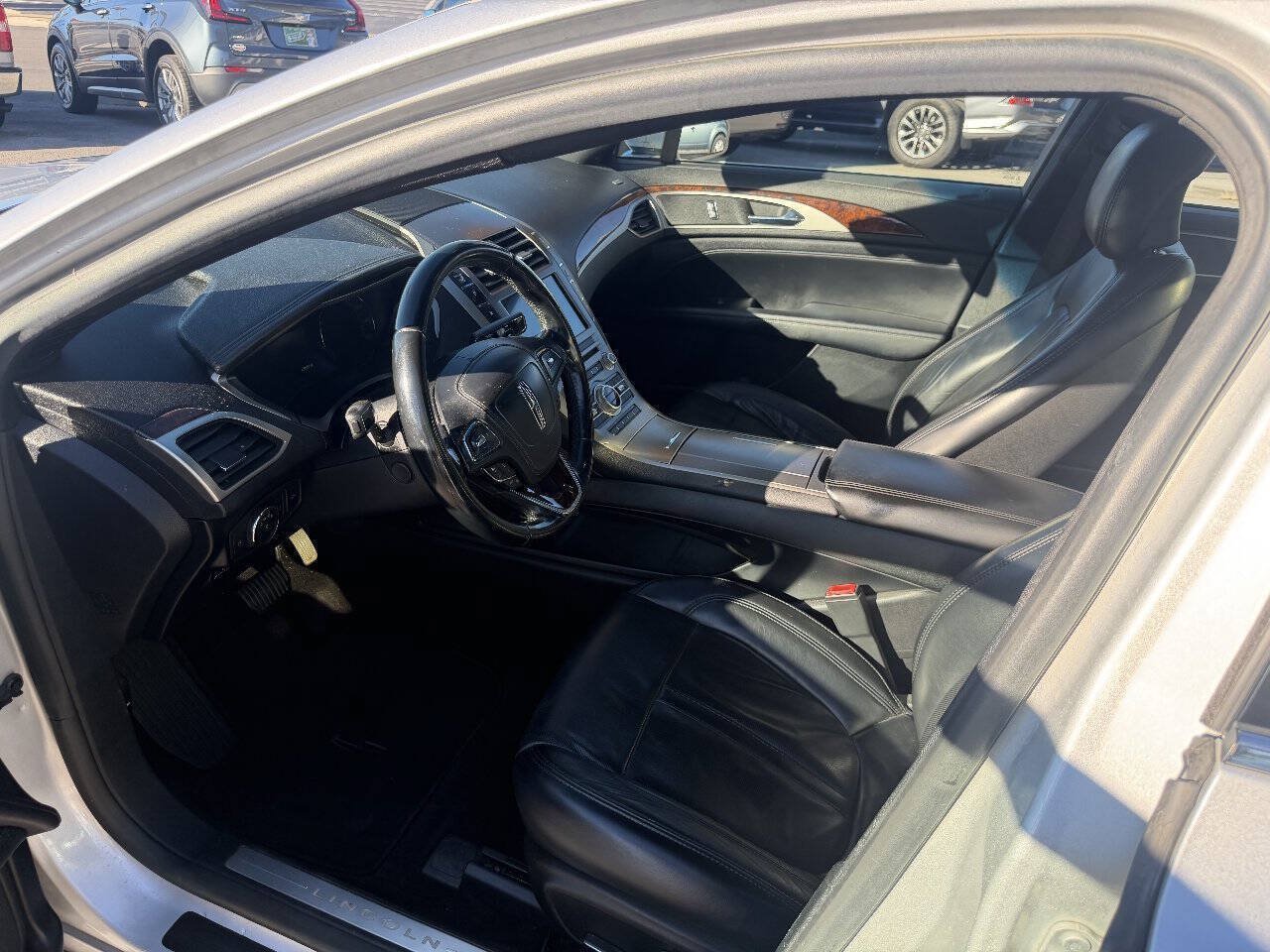 Used 2017 Lincoln MKZ Reserve w/ Technology Package FWD image 7