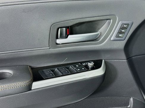 Used 2025 Toyota Sienna Platinum image 23