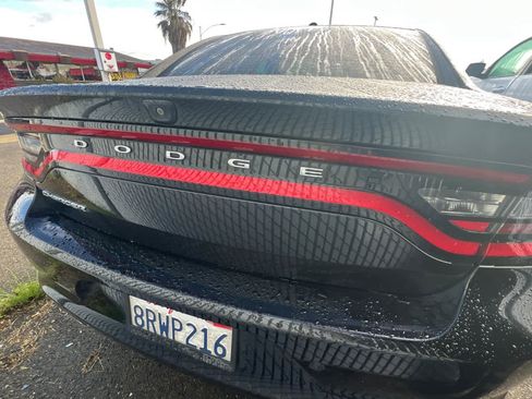 Used 2020 Dodge Charger SXT image 5