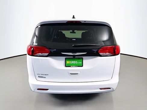 Used 2022 Chrysler Voyager LX FWD image 8