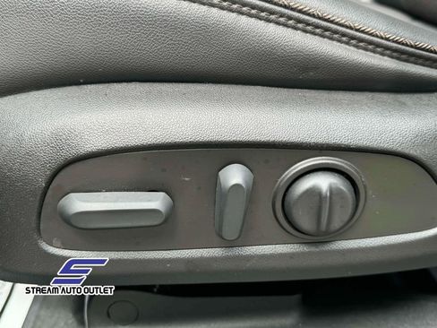 Used 2023 Chevrolet Traverse High Country image 18