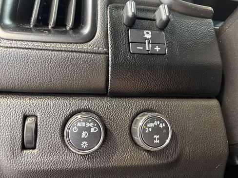 Used 2020 GMC Canyon SLE w/ Elevation Edition AWD/4WD image 15