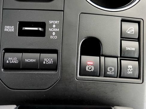 Certified 2024 Toyota Highlander XLE AWD/4WD image 37