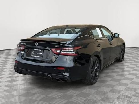 Used 2023 Nissan Maxima SR w/ Sport Mat Group FWD image 3