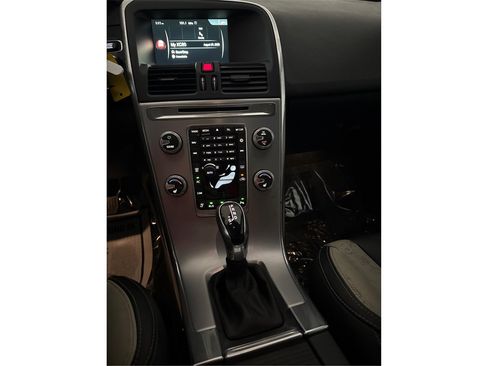 Used 2017 Volvo XC60 T6 Dynamic w/ Preferred Option Package image 29