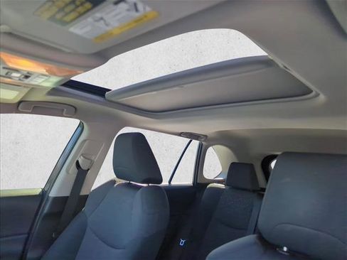 Used 2019 Toyota RAV4 XLE image 18