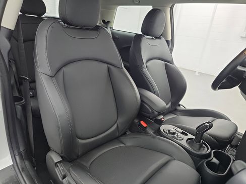 Used 2022 MINI Cooper SE w/ Driver Assistance Package image 10