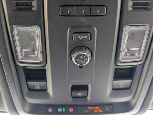 Used 2024 Chevrolet Suburban Z71 image 36