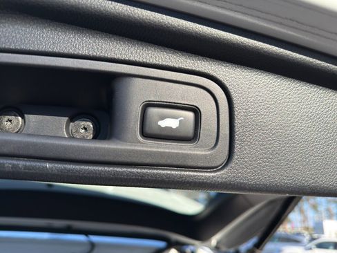 Used 2020 Honda Pilot Touring image 24