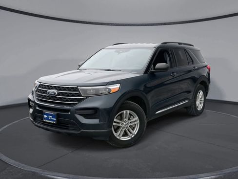 Certified 2022 Ford Explorer XLT image 1
