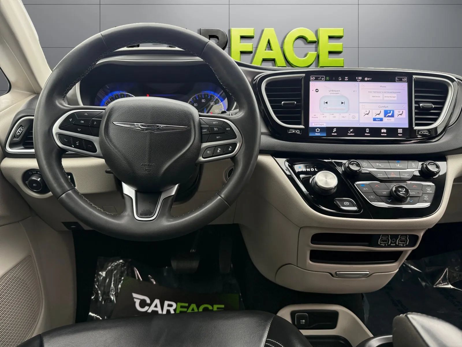 Used 2023 Chrysler Pacifica Touring-L FWD image 25