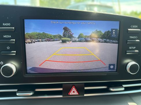 Used 2022 Hyundai Elantra SEL FWD image 26