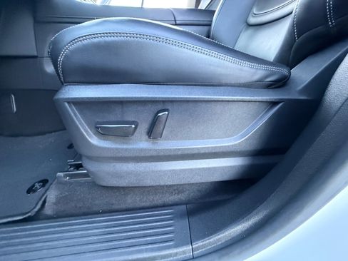 Used 2025 Nissan Armada SV image 14