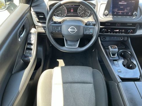 Used 2025 Nissan Rogue SV FWD image 12