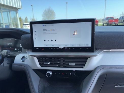 Used 2025 Ford Explorer Active AWD/4WD image 9