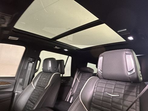 Used 2023 Cadillac Escalade Sport Platinum w/ LPO, ONYX Package AWD/4WD image 15