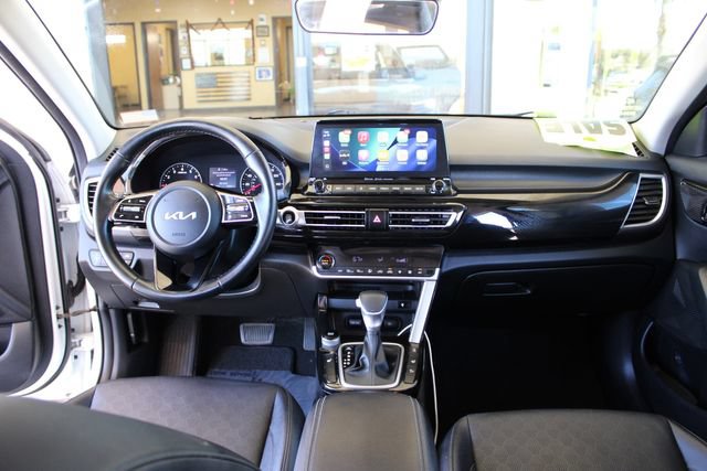 Used 2023 Kia Seltos EX AWD/4WD image 2