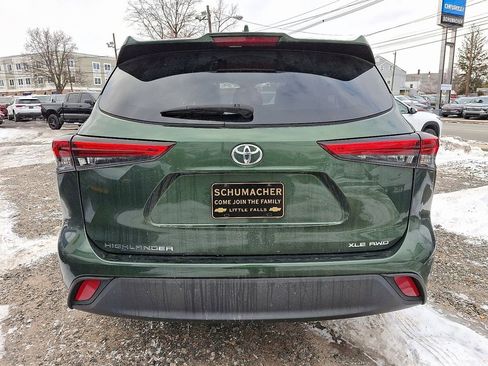 Used 2023 Toyota Highlander XLE image 7