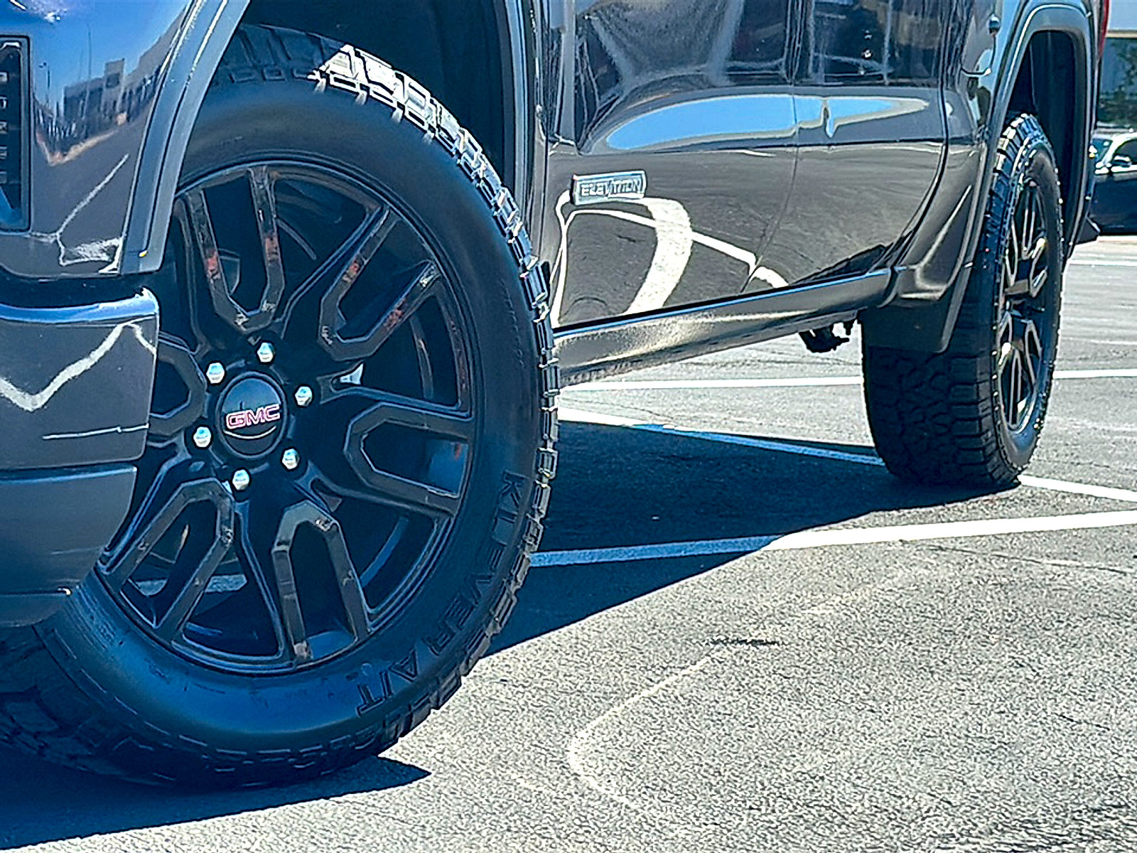 Used 2022 GMC Sierra 1500 Elevation RWD image 3