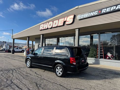 Used 2012 Dodge Grand Caravan SXT w/ Security Group FWD image 3