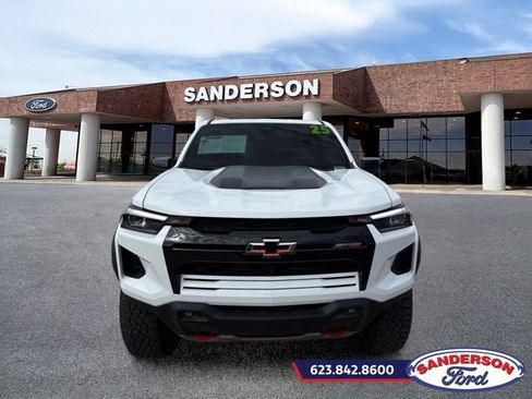Used 2025 Chevrolet Colorado ZR2 w/ Technology Package AWD/4WD image 8
