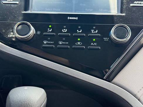 Used 2020 Toyota Camry LE FWD image 16