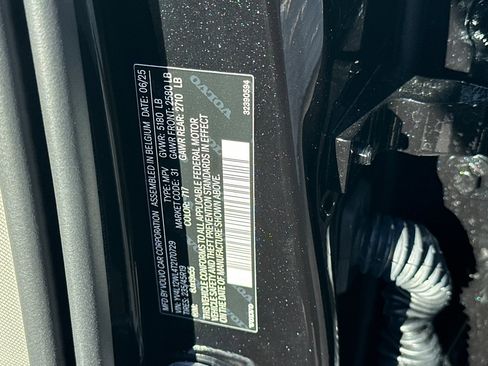 New 2026 Volvo V60 B5 Cross Country Ultra w/ Climate Package image 24