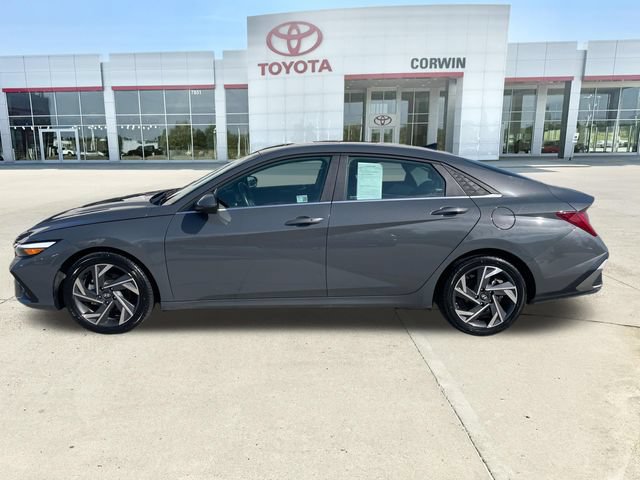 Used 2025 Hyundai Elantra SEL FWD image 2