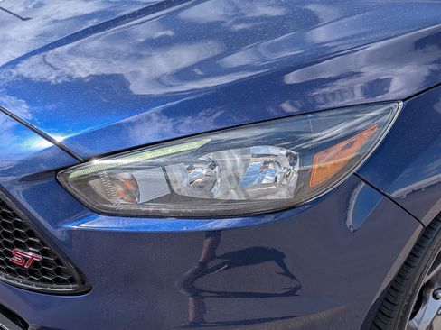 Used 2017 Ford Focus ST FWD image 10