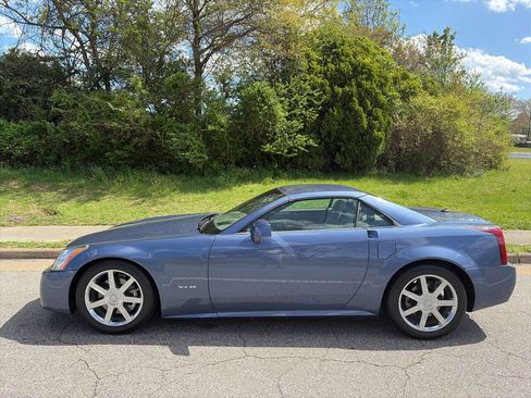 Used 2005 Cadillac XLR RWD image 2