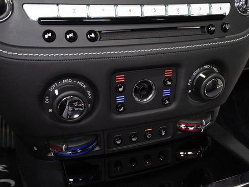 Used 2019 Rolls-Royce Dawn RWD image 35