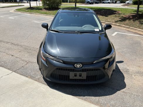 Used 2020 Toyota Corolla LE FWD image 3