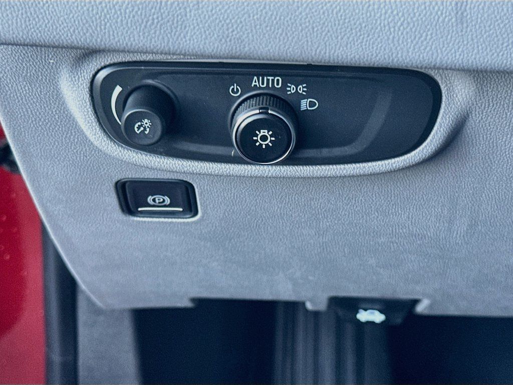 Used 2022 GMC Terrain SLE w/ Driver Convenience Package FWD image 10