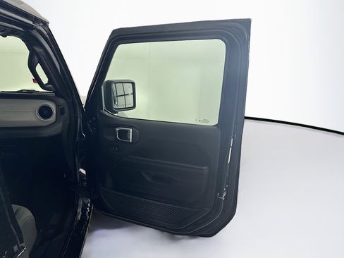 Used 2025 Jeep Wrangler Sahara w/ Safety Group image 32