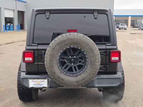 Used 2021 Jeep Wrangler Unlimited Sport AWD/4WD image 4