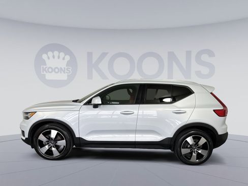 Used 2020 Volvo XC40 T5 Momentum w/ Protection Package AWD/4WD image 2