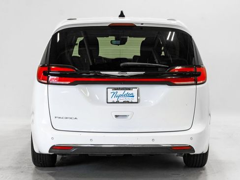 Certified 2024 Chrysler Pacifica Touring-L FWD image 29