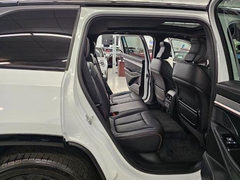 Used 2024 Jeep Wagoneer Launch Edition image 32