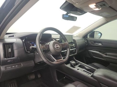 Used 2024 Nissan Pathfinder SL w/ SL Premium Package FWD image 13